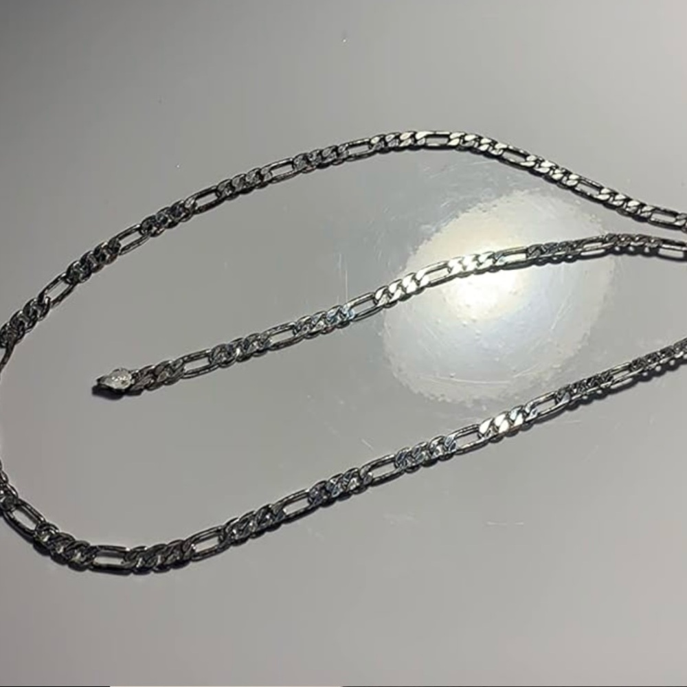 925 sterling silver unisex necklace

Figaro Link 

22in 

Made in Italy